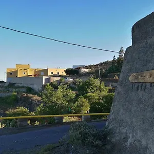 Village. Tony Frías. Landhuis